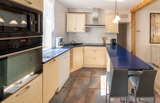 Family Villa Near Lake - Photo 13