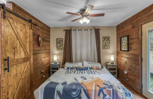 Mountain retreat w 2 fireplaces & lake - Foto 24