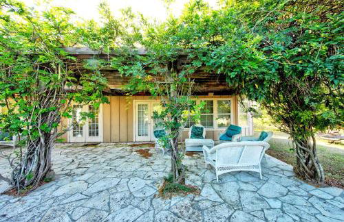 1800's Antique Log Cabin with Modern Amenities near Fredericksburg and Kerrville, Texas - Photo 31