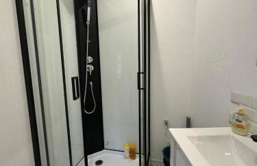 Studio 2ème étage - Centre-ville - Local vélos disponible - Foto 5