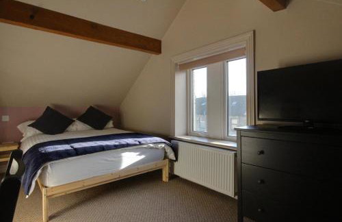 Lovely Hudds home, x4 double bedrooms & parking - Foto 9