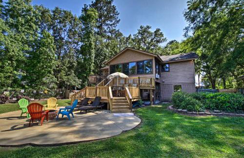 Waterfront Midway Home with Sunroom and Large Yard - Foto 2