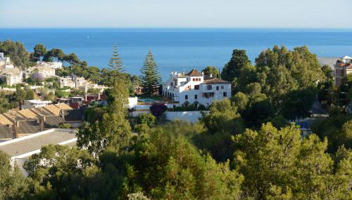 Hacienda Clavero Three Patio Apartment - Photo 3
