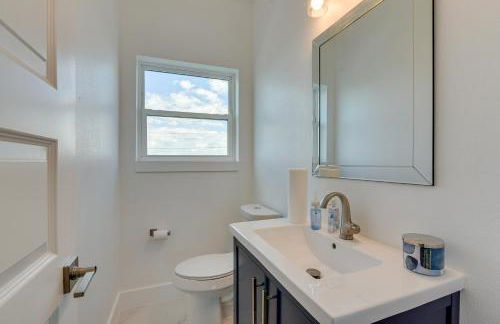 Ocean Views, Steps to Sand! Coastal Galveston Gem - Foto 14