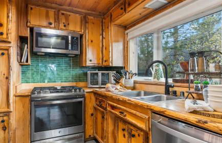 Scenic North Shore Stay w Games Near Snow Summit Lakeview Lodge by AvantStay - Foto 14