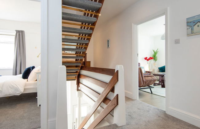 Beautiful Beachfront House wth Balcony Sea Views - Foto 40