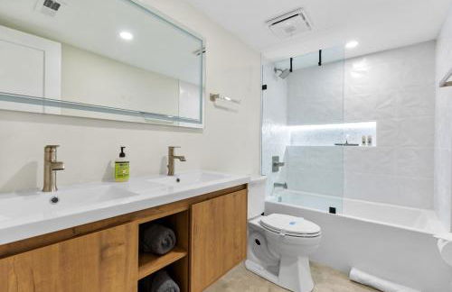 5-Bedroom Home with 2 Kitchens & Rooftop Deck, U Street and Shaw - Foto 54