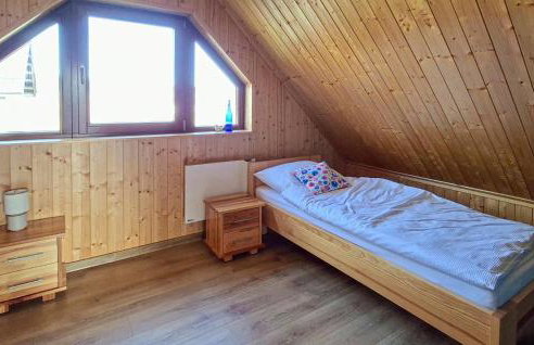 3 Bedroom Cozy Home In Barwald Dolny - Foto 13