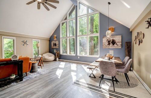 Modern Cabin w/Hot Tub & Fire Pit! - Foto 14