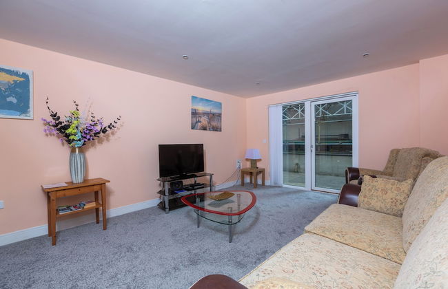 Meridian Bay Apartment - Photo 4