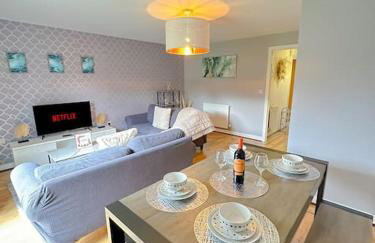 Luxury 3 Bedroom House With FREE Parking - Foto 1