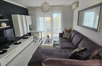 Laura Exclusive, dizajnerski uređen stan, izvrsno opremljen, self check-in - Foto 29