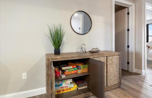 Family-Fun Lakeside Luxury at Topsider in Osage w/ 2 Pools, Prime Views Pack N' Play & Games - Foto 7