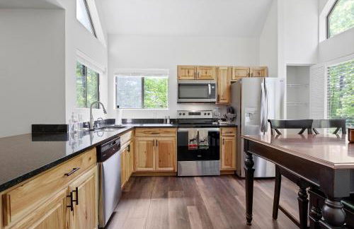 Charming Getaway l recently renovated l Hidden Valley l 4BR+3Bath l Hot Tub - Foto 4