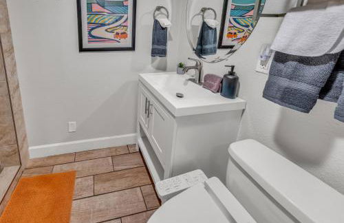 NEW! HUGE 5BR Mountain Views Game Room Hot Tub Lawn Games BBQ - Photo 60