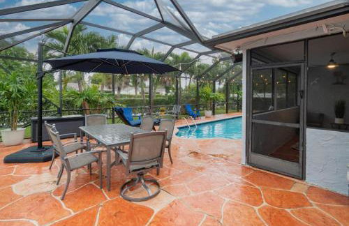 Three Bedroom Pool Home with Modern Interior Design - Foto 36