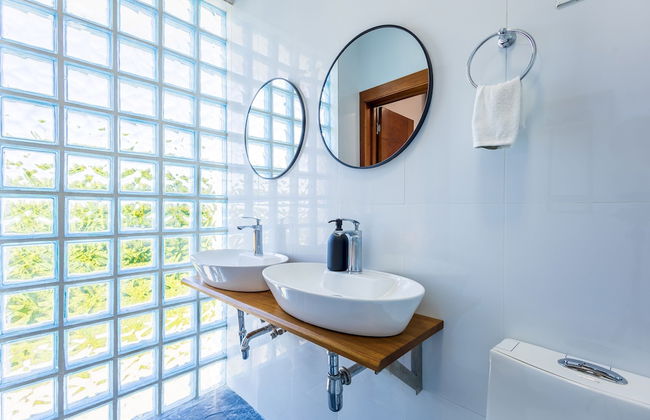 Relaxing 3-bedroom Villa With Pool Rooftop Jacuzzi in a Secluded Setting - Foto 38