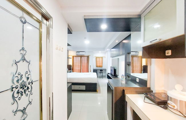 Homey And Warm Studio Apartment At Mansyur Residence - Foto 6