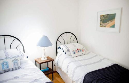 Beachfront Cottage with Sea Views & Coastal Walk - Foto 13