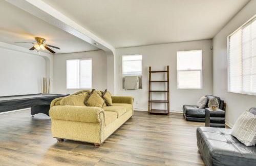 Pool Table and Charcoal Grill Home in Victorville! - Foto 11