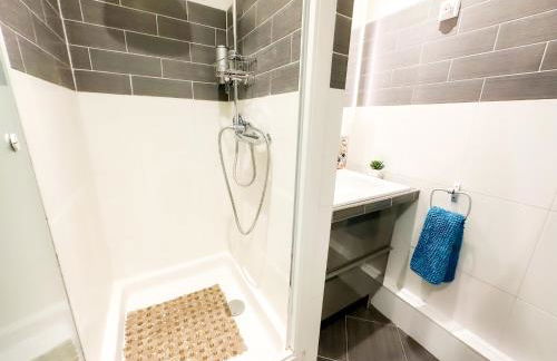 - Le COSY GARDEN - Proche RER A et E - Paris Disney - Parking - WIFI- Netflix Gratuit !!! - Foto 17