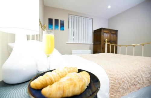 Seafarer's View - 6 bedroom townhouse in Cowes, parking & seaviews. - Photo 7