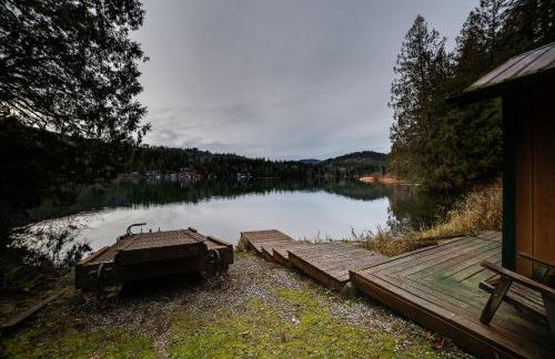 83MF - Lakeside - Hot Tub - WIFI - BBQ - Dock - Sleeps 4 NO PETS - Foto 38