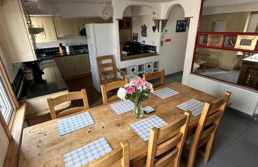 Self Catering Spacious open plan 3 bed apartment with sea views - Foto 7