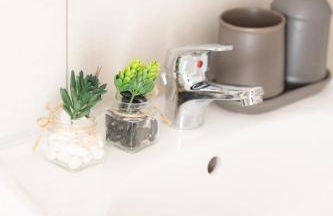 - Ocean Haven Deluxe with Coastal Charm - 2-Room Sea-Inspired Apartment 75 qm - Central Location - Elegant Nautical Design - Renovated in 2024 with TV & Netflix - Full Kitchen & Free Parking - Near Metro & Airport - King Beds - - Photo 32