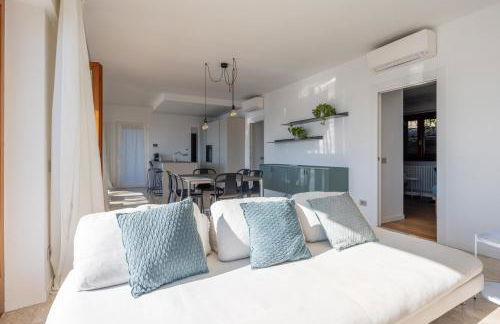 Modern and Elegant apartment with a spacious sea view terrace overlooking Palmaria Island Bright designer interiors Fully equipped Up to 6 guests Private parking Aircon All the comforts for a perfect stay - Foto 61