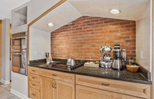 Gorgeous Creek Side Ranch-Style Estate With Dock - Foto 13