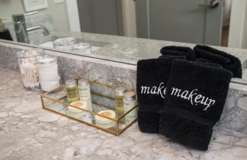 Roof Deck Grill VIEWS 2 Miles from Broadway - Foto 30