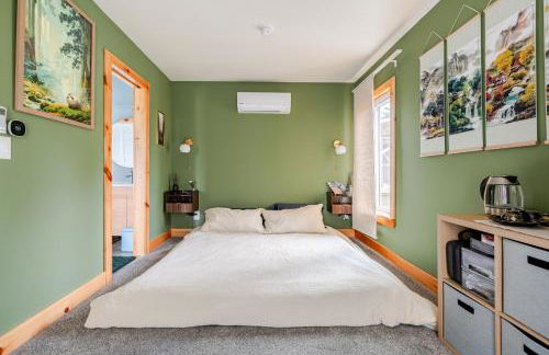 Secluded Private Retreat with Cabin & Vintage Airstream - Foto 41