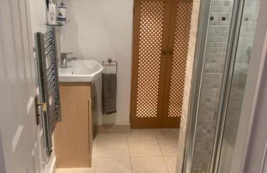 Cozy 1 Bedroom Basement Flat - Foto 7