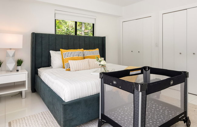 Peaceful 3BD Family House With Pool - Photo 5