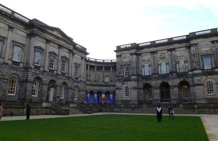 Modern 2 bedroom apartment in City Centre - Photo 25