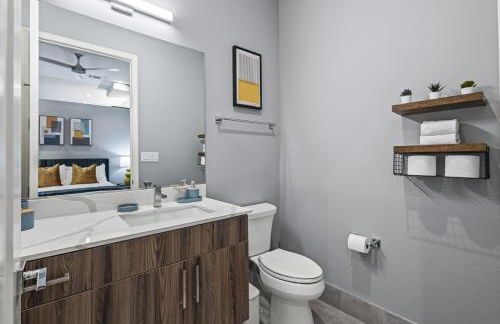 Trendy 1BR w 10ft Ceilings FREE Parking Pet Friendly - Foto 9