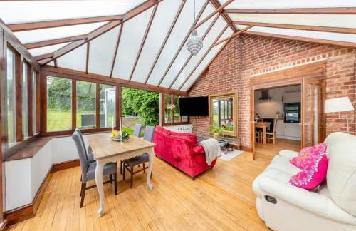 6 Bedroom Country Cottage with Hot Tub - Photo 9