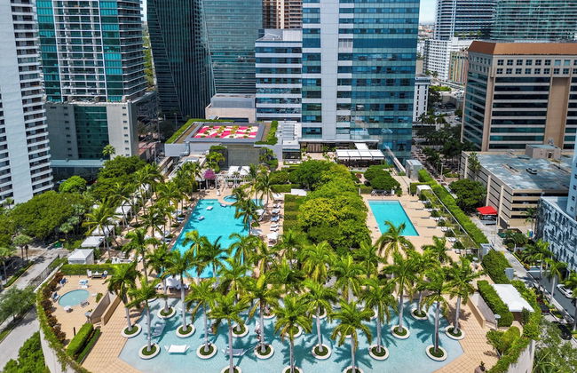 Luxury Condos at Four Seasons - Foto 36