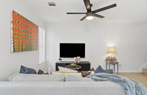 Walk to SXSW Venue, 2025 New Build Beauty at UT, Downtown, King Beds - Foto 8