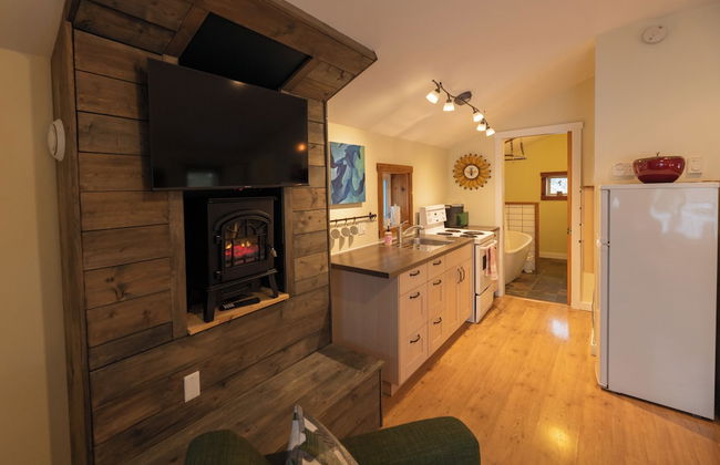 Downtown Whitehorse - Treehouse - Photo 6