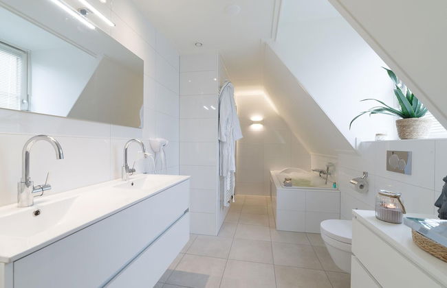 Beautiful Holiday Home With a Whirlpool - Photo 27