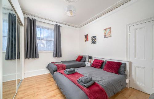 Modern 2Bed North London Flat by D3 Short Stay, Sleeps 6, Private Yard - Foto 2