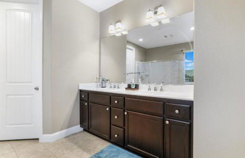 Placid Vibe Spacious 7-BR with Free Parking - Foto 30