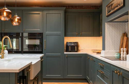 St James Cottage - Luxurious Dorset Escape in Idyllic Milton Abbas - Photo 45