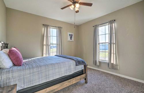 Peaceful Atascosa Home with Balcony and Deck! - Foto 21