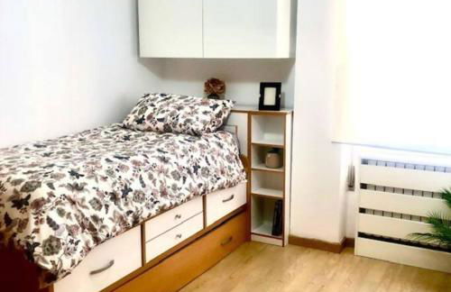 NUEVO! Con piscina a 2 minutos estación tren AVE. - Foto 26