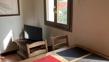 The Almond Tree - Photo 2