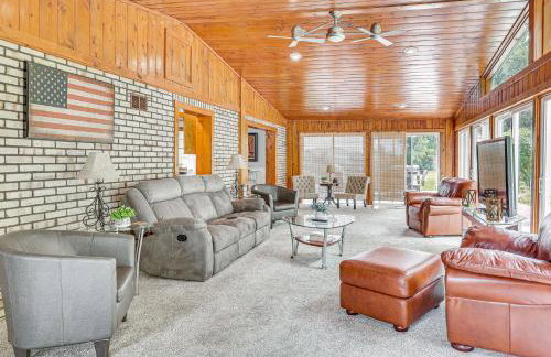 Spacious Ohio Family Home on 5-Acre Property! - Foto 3