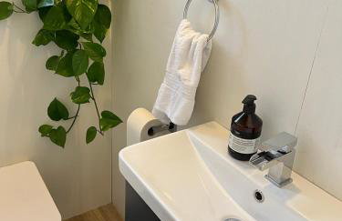 Richmond Hill Cottages, Exclusive 6 bedroom Farm House, Markington with heated pool - Photo 27